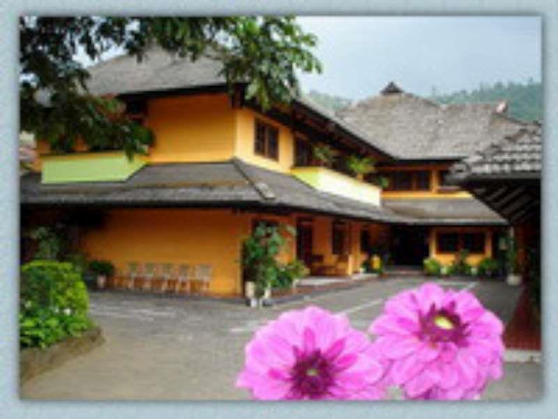 Komajaya Komaratih Hotel Tawangmangu Exterior photo